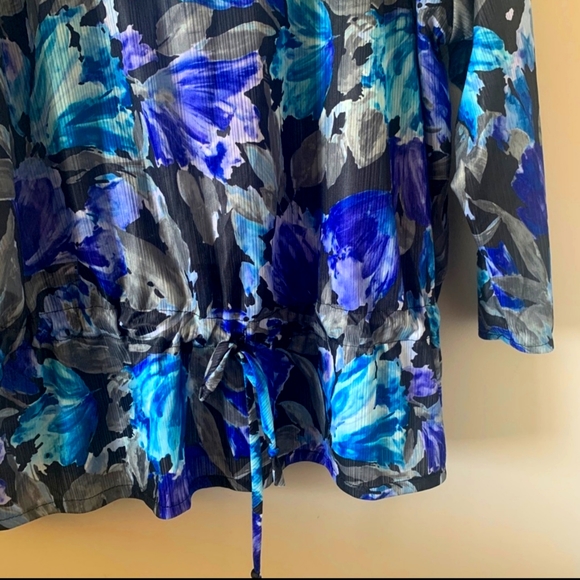 PRICE DROP - Pretty Flowing Tunic Blouse - Plus Size - Picture 6 of 6